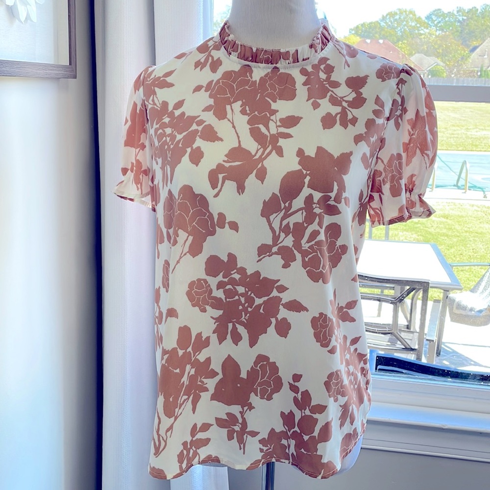 Mod Boutique! Size Large! Fall Floral top!
